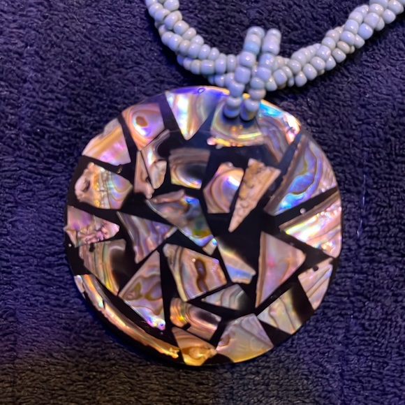 # 397-Elegant Abalone shell design necklace with blue beaded chain - Picture 11 of 14